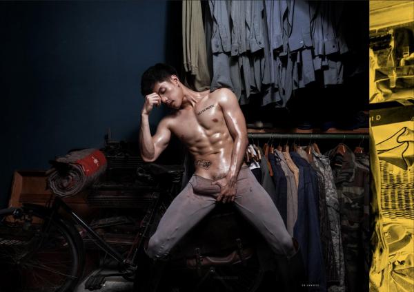 Tight-01--Arm-Akkharat